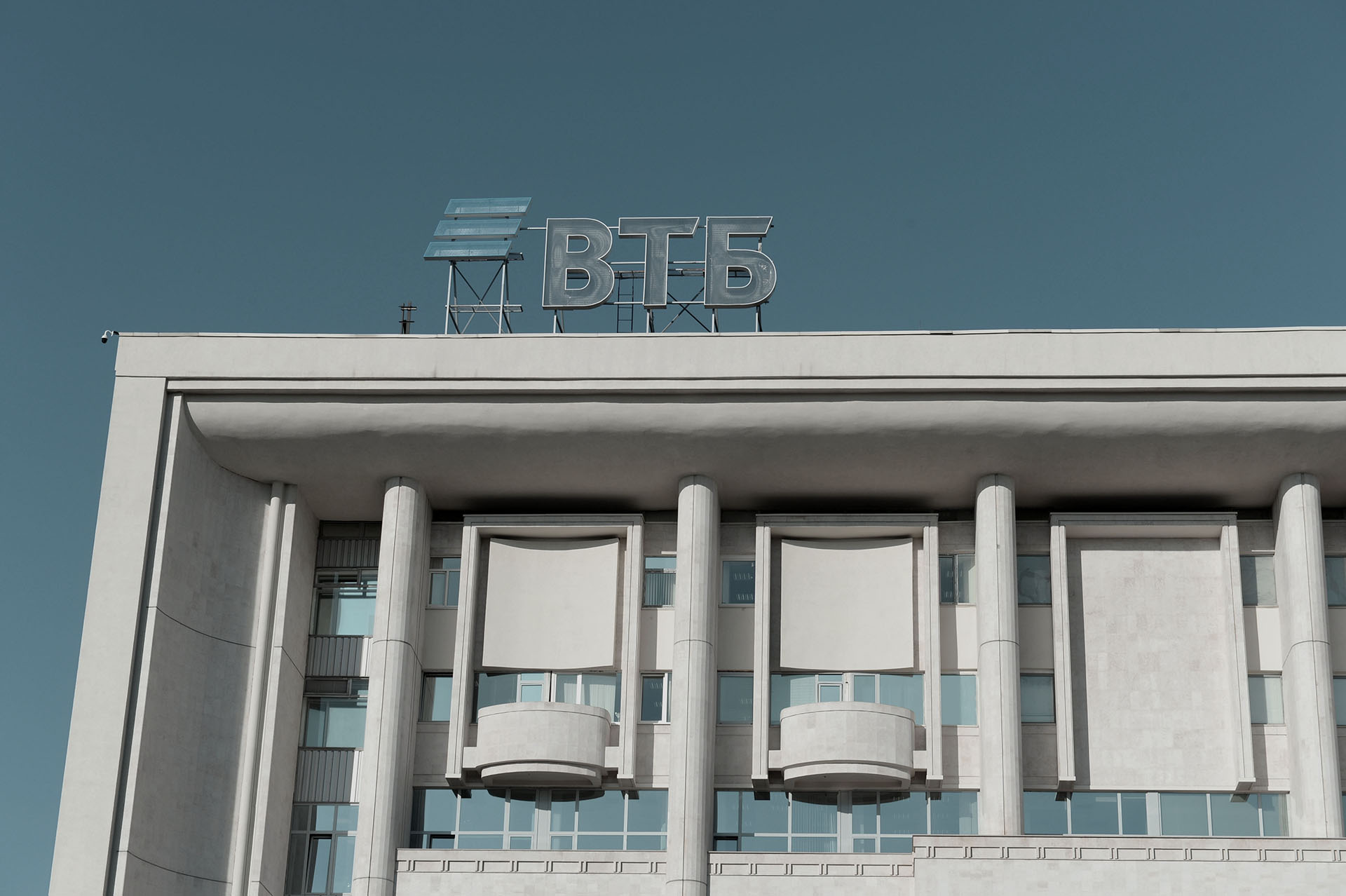 ВТБ стал владельцем 32,89% акций «Первого канала»